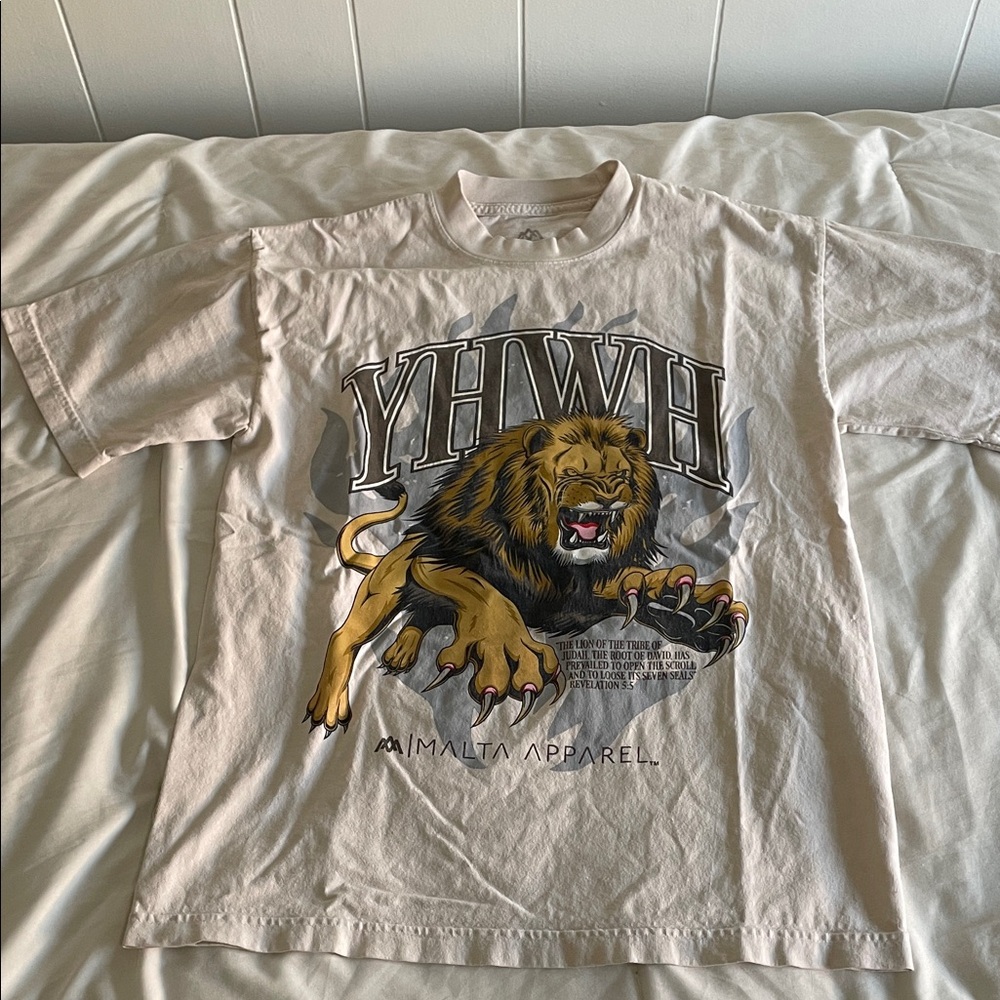 Graphic T-Shirt with Lion Design